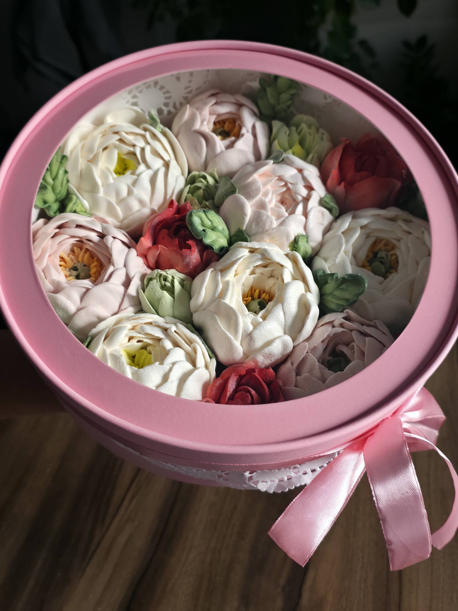 Зефирные цветы в шляпной коробке — изображение 3